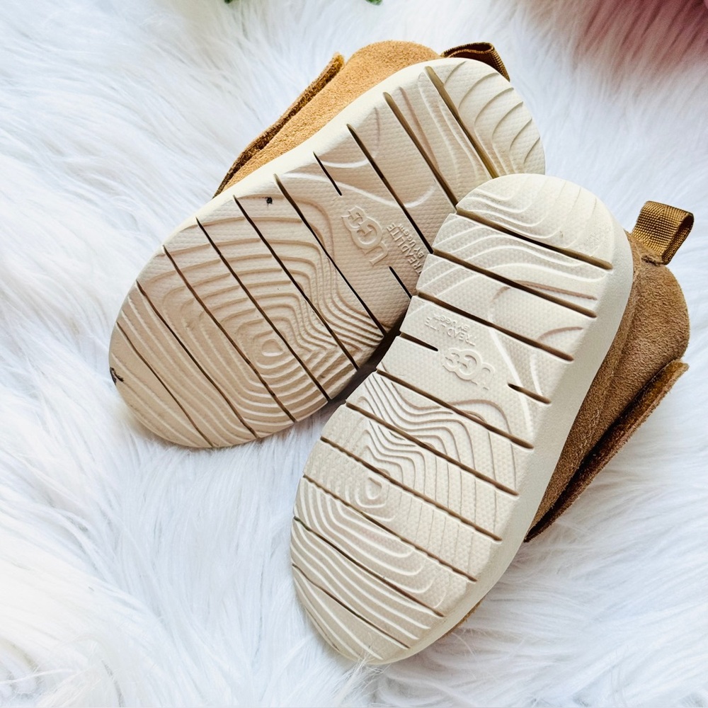 Toddler UGG Canoe Chukka Boots - Picture 5 of 6